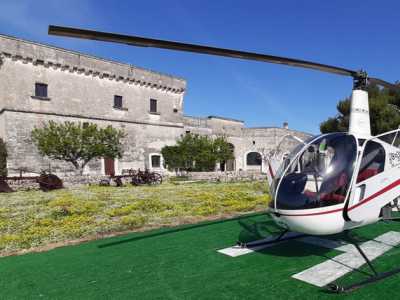 ...: una masseria nelle campagne di Grottaglie che ha dotato anche di elisuperficie autorizzata al decollo e all�atterraggio